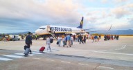 ¿Por qué tienen las ventanas de los aviones un pequeño agujero?