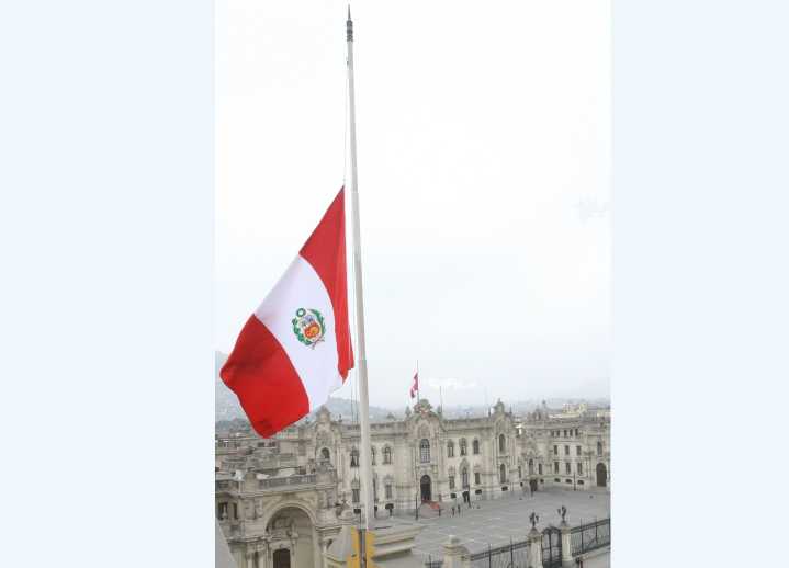PCM decreta izado de banderas a media asta como señal de duelo nacional tras actos de violencia
