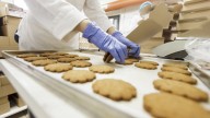 Una famosa fábrica de galletitas cierra su planta y despide sin pagar indemnización