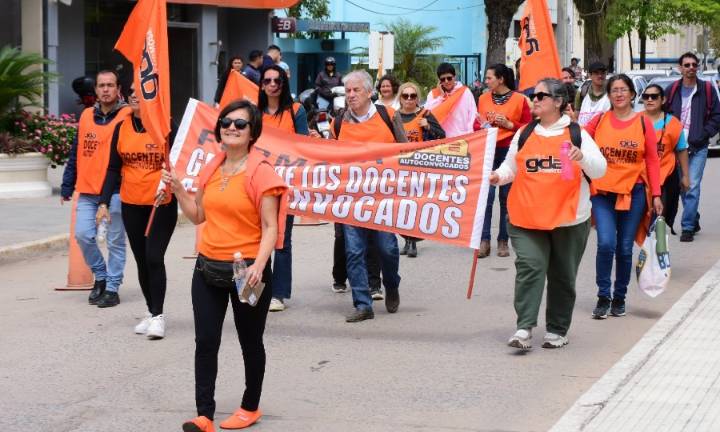 Autoconvocados se adhiere al paro nacional docente en recamo de aumento salarial y defensa del presupuesto educativo