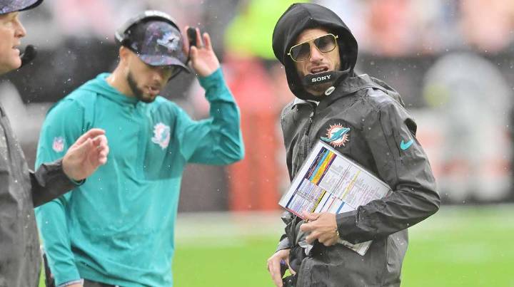 Dolphins rumors: Insider openly wonders if Mike McDaniel gets fired after Brown game