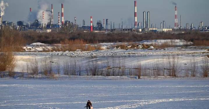 Russia Extends Fuel Subsidy to Stabilize Domestic Energy Market