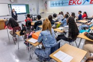 Más de 154.000 alumnos de Nueva York no tenían un hogar el curso pasado, según informe
