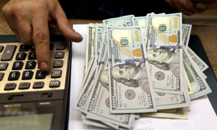 El dólar se mantuvo estable en un mercado con bajo volumen de operaciones