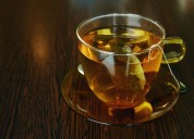 ¿Deberíamos realmente evitar beber durante las comidas? Según los científicos, no