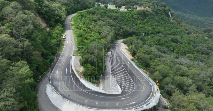 Moderniza gobierno de Américo acceso a poblado El Chorrito