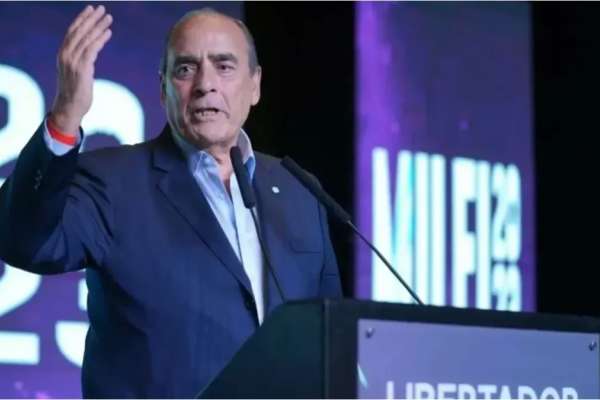 Francos: "tantas veces me mataron, tantas veces me morí, sin embargo estoy aquí, resucitando"