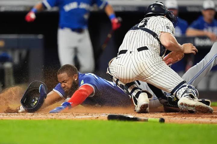 Blue Jays defeat Yankees 5-2 in Game 4 to advance to ALCS