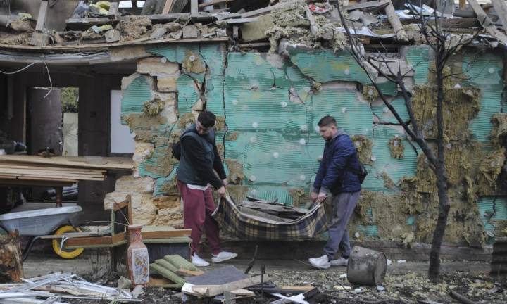 Ataques rusos causan daños en infraestructura eléctrica en tres regiones ucranianas