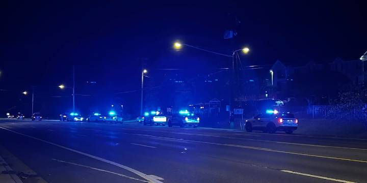 Suspects sought in deadly shooting outside Bellevue apartment complex