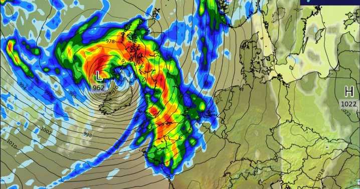 UK set for '1000-mile wall of rain' as Met Office issues 49