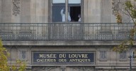 Thieves steal crown jewels in 4 minutes from Louvre Museum |
