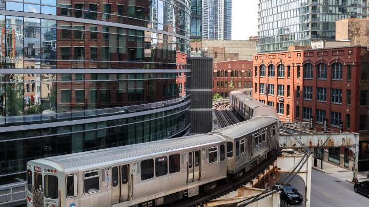 Trump congela la financiación de dos proyectos en el metro de Chicago por sospechar que se contrata a empleados con base en su raza