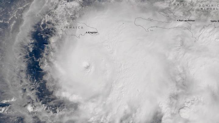 Melissa se convierte en un huracán de categoría 5 de "vientos destructivos" y amenaza zonas del Caribe