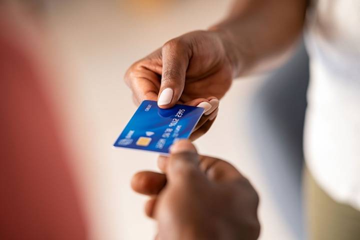 Boyfriend Ends Up in Debt After Letting Girlfriend Use His Credit Card