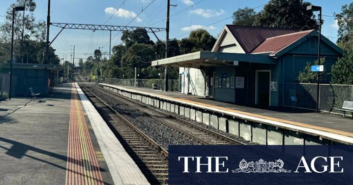 Man dies at Merri train station, in Northcote, after being handcuffed by PSOs