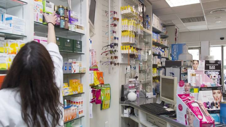 Sanidad revisa los precios de 17.000 medicamentos y estima que supondrá un ahorro de 287 millones