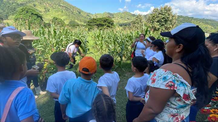 Estudiantes del IEE José Rafael Revenga vivieron una jornada educativa en el Fundo Zamorano de Santa Rosalía