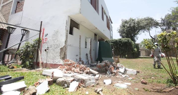 Surco: municipio demuele parte de vivienda vinculada a la congresista María Acuña