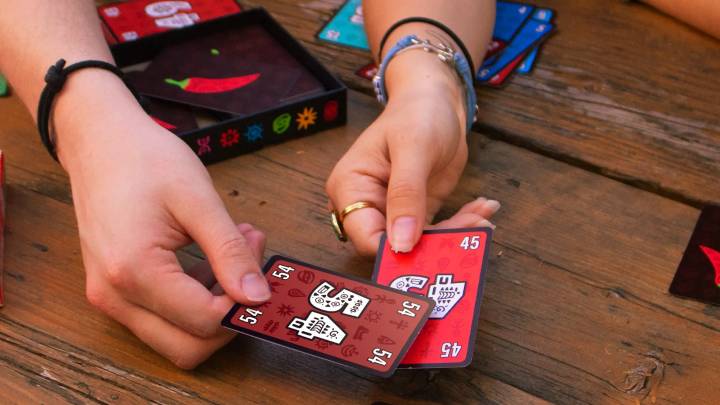 'Pili Pili' y '50/50', dos nuevos juegos de mesa que ponen a prueba tu capacidad de adaptación y tu suerte