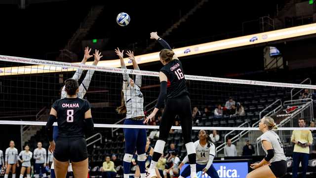 UNO volleyball sweeps Oral Roberts with incredible set three run