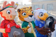 Presentan mascotas mundialistas Zayu, Cluth y Maple