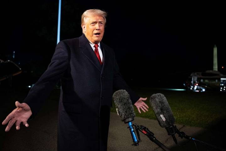 Trump realiza escala en Catar y se reúne con emir y primer ministro rumbo a Malasia
