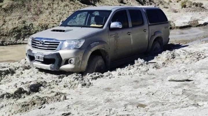 Encontraron encajada y cerrada con llave la camioneta de la pareja de jubilados que desapareció en Chubut