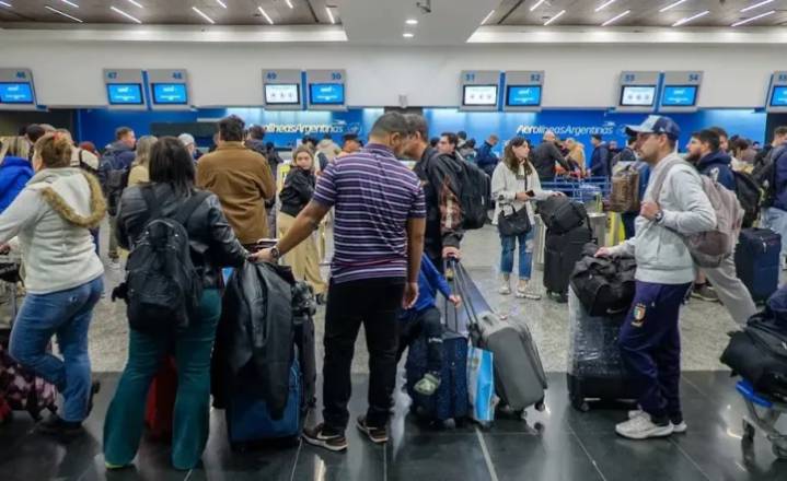 Un gremio aeronáutico lanzó paros para dos días de octubre y puede generar demoras y cancelaciones