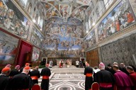 Papa Leone: “Terra, casa e lavoro sono diritti sacri”. Storica preghiera con Re Carlo nella Cappella Sistina