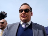 ¿Quién es George Santos? Qué hizo para terminar en la cárcel y por qué Trump conmutó su sentencia