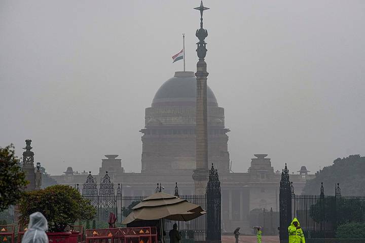 Fire Breaks Out Near Rashtrapati Bhawan; Controlled in 20 Minutes