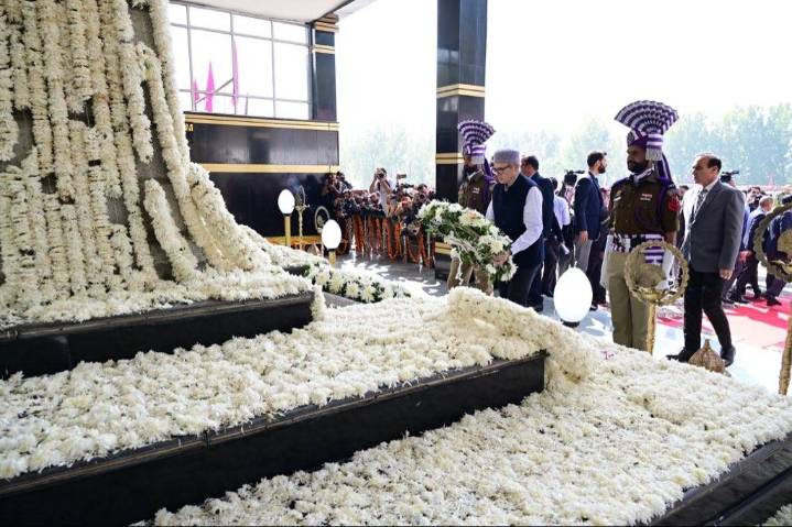 CM Omar pays tributes to Police Martyrs