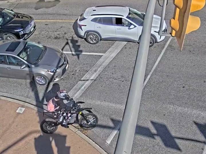 Dangerous ride: Motorbiker evades Windsor police riding down sidewalk