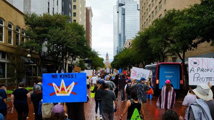 Thousands protest in downtown Fort Worth for ‘No Kings’ rally