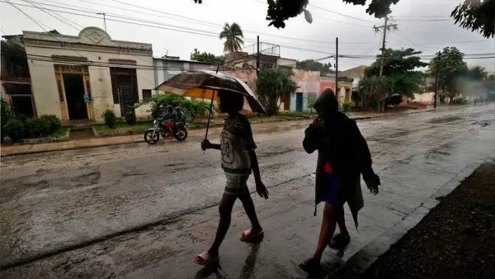 El huracán Melissa avanza hacia Guantánamo "con vientos dañinos y peligrosa marejada"