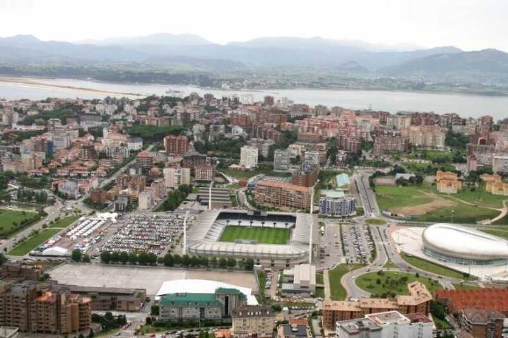 La alcaldesa espera recibir esta semana el proyecto de reforma del estadio del Racing para su análisis