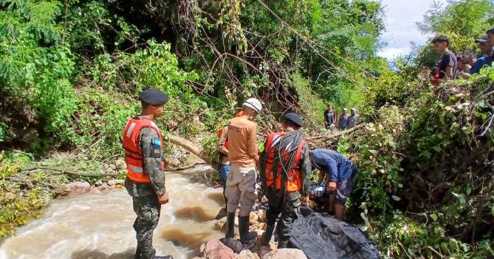 Hallan cuerpo de uno de los dos niños arrastrados por una corriente provocada por fuertes lluvias