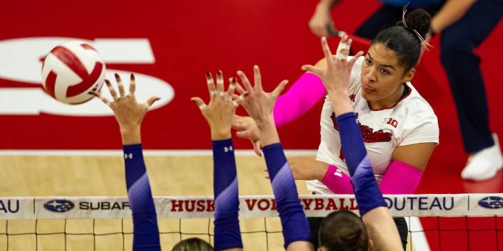 Huskers win 10th sweep in a row