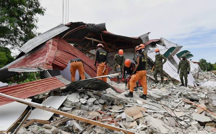 Suben a 72 los muertos por terremoto en Filipinas