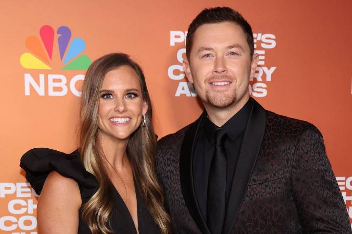 Scotty McCreery’s Fall Family Fun Will Melt Your Heart [PHOTOS]