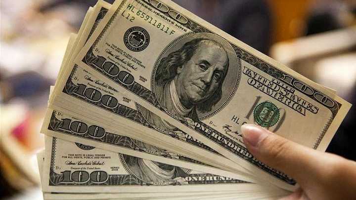 Vuelve a subir el dólar oficial y ya supera los 1500 pesos
