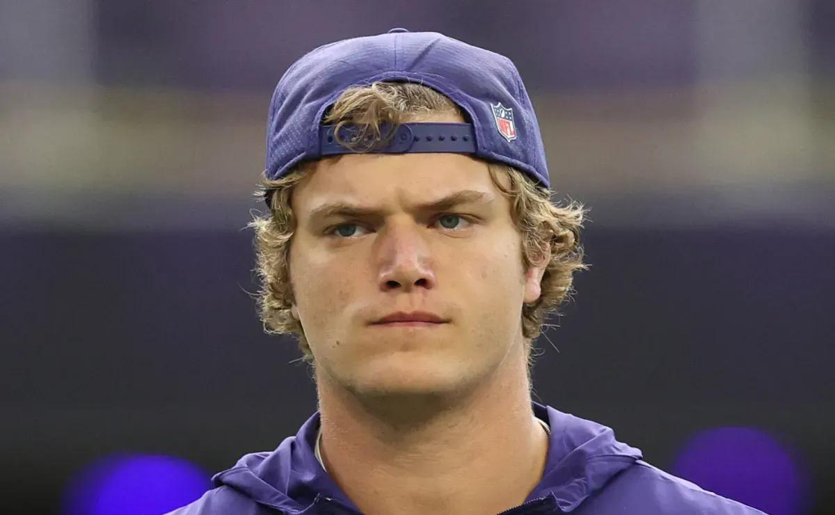 Why is JJ McCarthy not playing today for Vikings vs Eagles in Week 7 of the 2025 NFL Season?