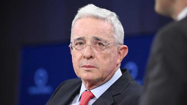 CNE abre investigación preliminar sobre candidatura de Álvaro Uribe al Senado