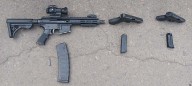 DETIENE A DOS PERSONAS EN POSESIÓN DE ARMAS, CARGADORES Y CARTUCHOS ÚTILES
