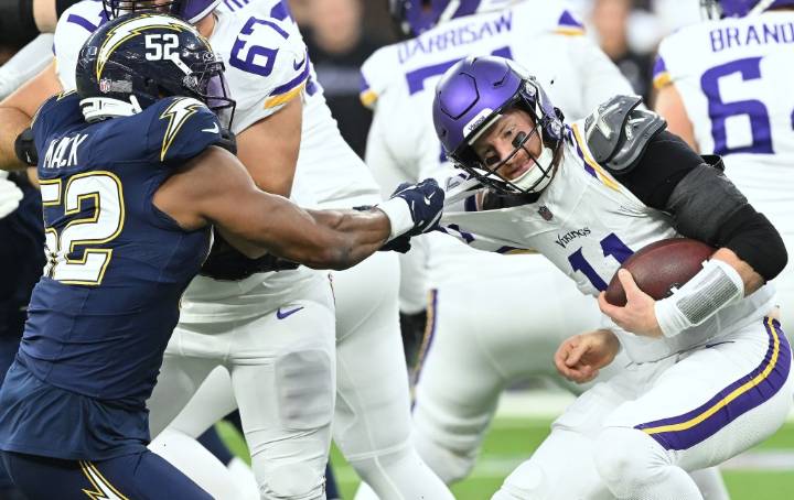 Chargers regain defensive identity with healthier Khalil Mack on the field