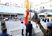 La bandera de España ondea en las Escuelas Blancas de Oviedo