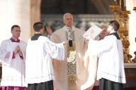 Pope meets with board of global organization of clergy sexual abuse victims to talk zero