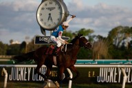 Otro as en la manga. De una Polla de Potrillos perdida casi en el disco a un Jockey Club con el sustituto perfecto
