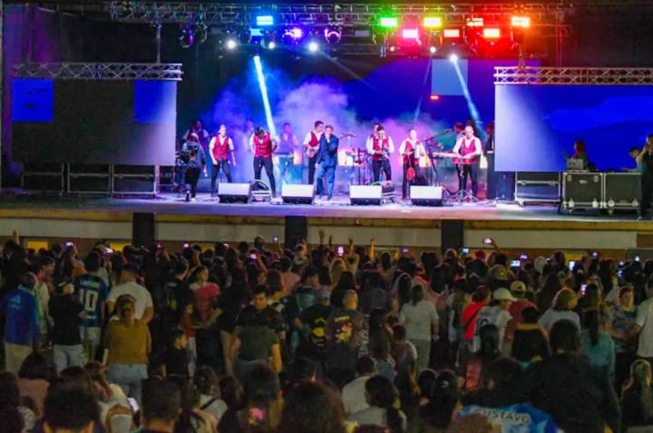 Plaza Añoranzas se vistió de fiesta por el Día de la Madre